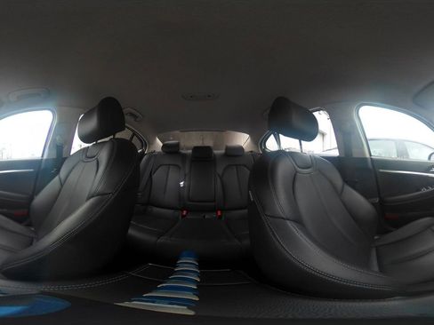 Used 2025 Genesis G70 2.5T image 42