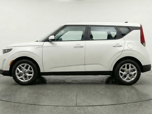 Used 2025 Kia Soul LX w/ LX Technology Package image 5