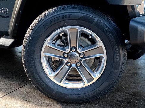 Used 2022 Jeep Wrangler Unlimited Sahara image 13