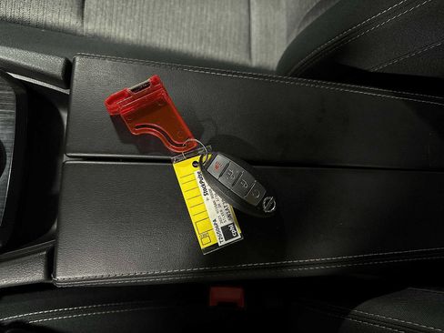 Used 2021 Nissan Rogue SV image 32