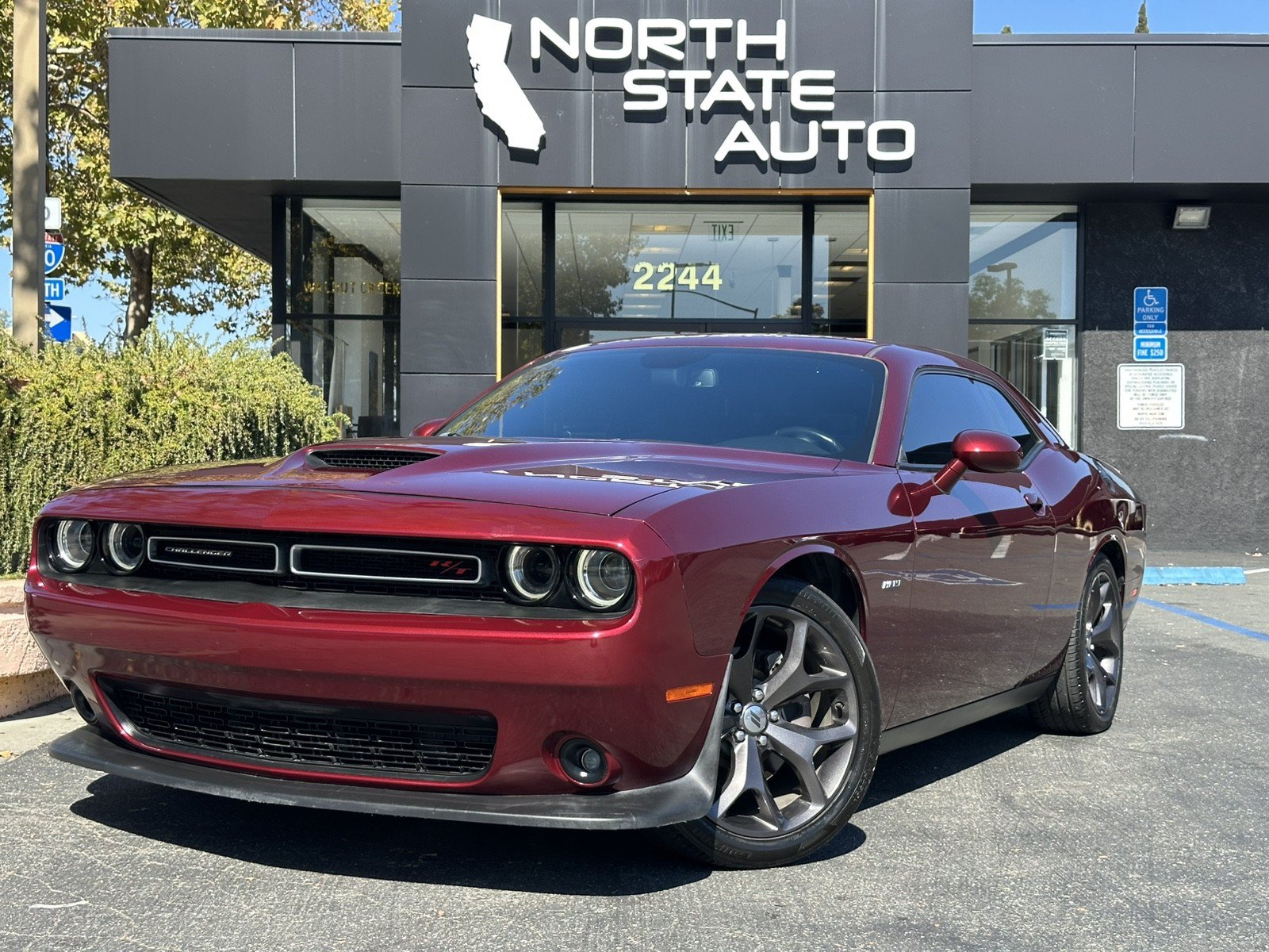 Used 2019 Dodge Challenger R/T RWD image 2