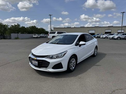 Used 2019 Chevrolet Cruze LS image 5
