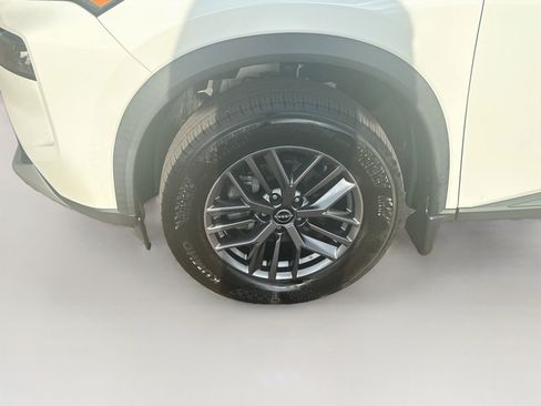 Used 2023 Nissan Rogue S AWD/4WD image 11