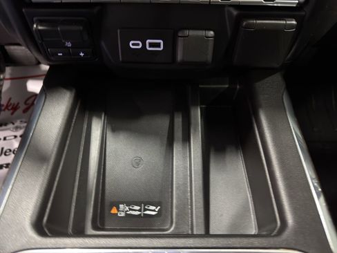 Used 2022 GMC Sierra 2500 Denali image 34