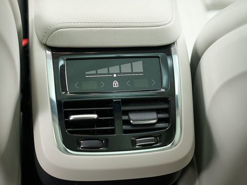 Certified 2023 Volvo XC60 B6 Ultimate w/ Protection Package Premier AWD/4WD image 31