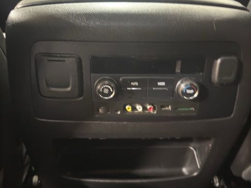 Used 2016 Chevrolet Suburban LT image 14