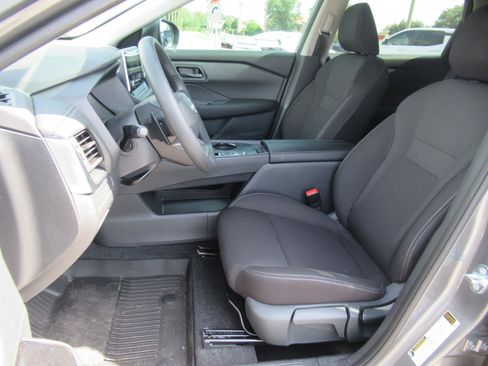 Used 2026 Nissan Rogue S FWD image 18