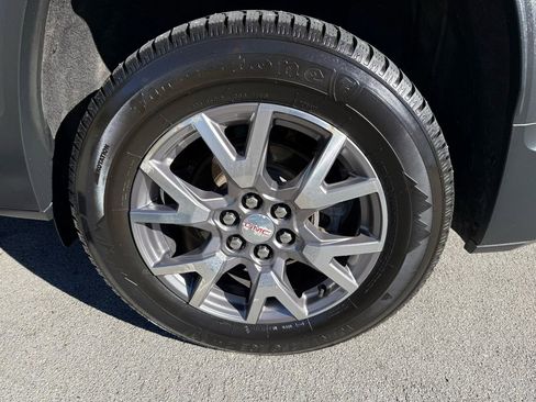 Used 2020 GMC Acadia SLT w/ Driver Alert Package II image 11