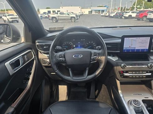 Used 2020 Ford Explorer XLT w/ Equipment Group 202A AWD/4WD image 28