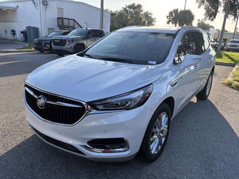 Used 2020 Buick Enclave Premium w/ Sun and Sites Package FWD image 3