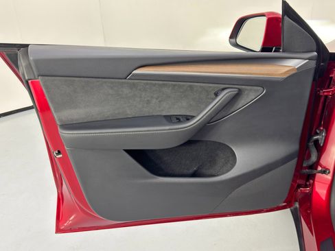 Used 2024 Tesla Model Y Performance image 43