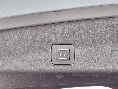 Used 2021 Chevrolet TrailBlazer RS w/ Sun and Liftgate Package image 7