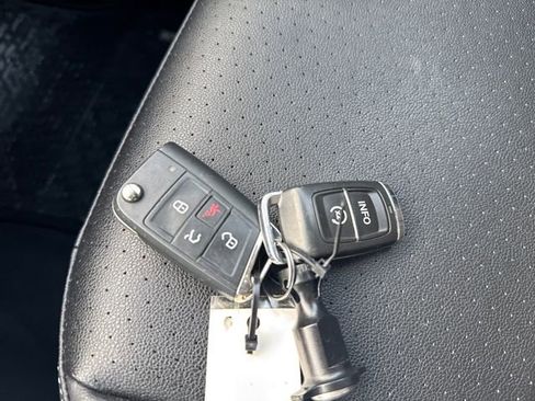 Certified 2021 Volkswagen Tiguan SE R-Line w/ 3rd Row Seat Package image 38