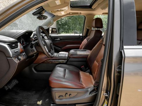 Used 2016 Chevrolet Suburban LTZ RWD image 4