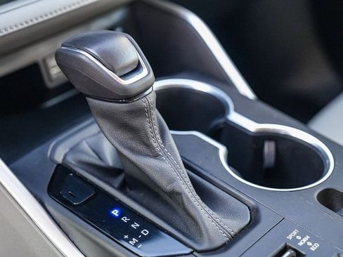 Used 2022 Toyota Highlander XLE image 23