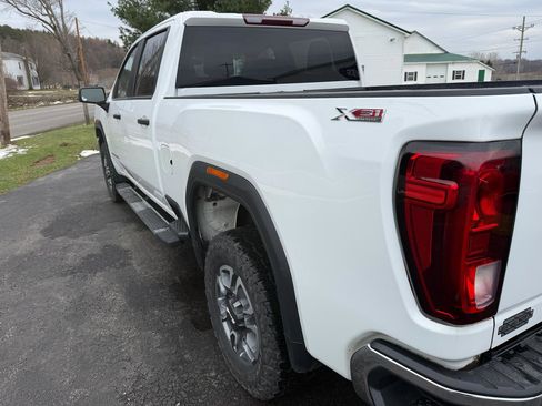 Used 2020 GMC Sierra 2500 4WD Crew Cab 159 w/ Convenience Package image 14