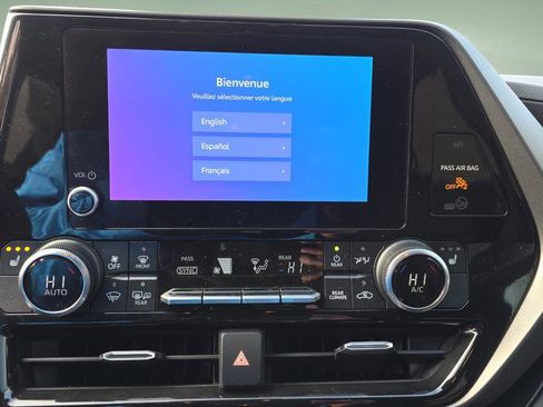 Used 2023 Toyota Highlander XLE image 25