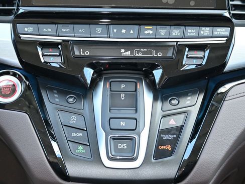 New 2026 Honda Odyssey Touring image 23