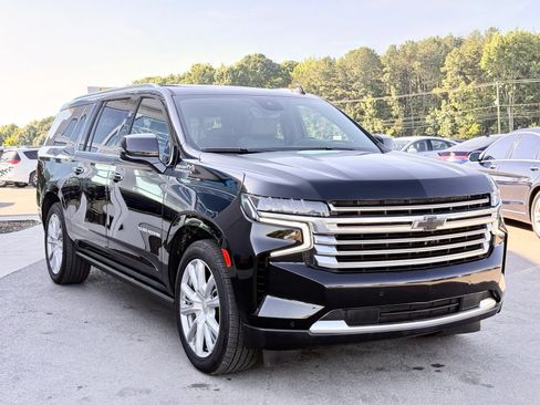 Used 2024 Chevrolet Suburban High Country AWD/4WD image 7