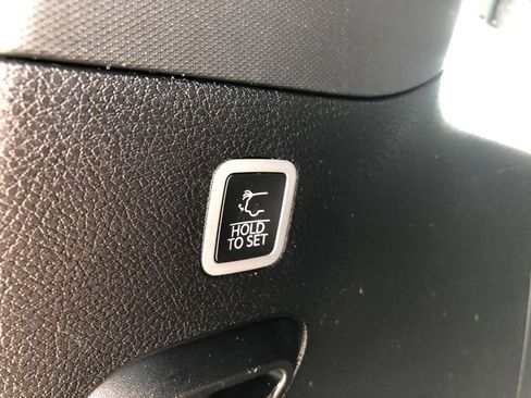 Used 2022 Jeep Wagoneer Series I AWD/4WD image 18