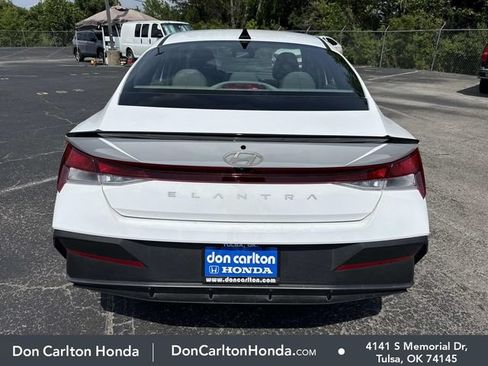 Used 2025 Hyundai Elantra Sport FWD image 5