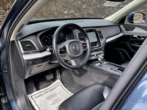 Used 2021 Volvo XC90 T5 Momentum w/ Protection Package Premier image 12