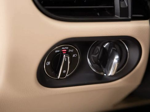Certified 2026 Porsche Macan image 20
