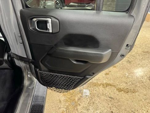 Used 2020 Jeep Wrangler Unlimited Sahara image 26