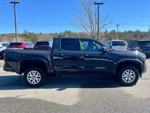 Used 2025 Toyota Tacoma SR5 image 6