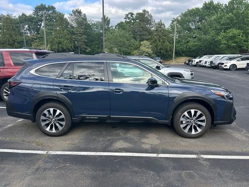 Certified 2025 Subaru Outback Limited AWD/4WD image 2