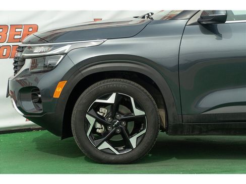 Used 2024 Kia Seltos EX FWD image 26