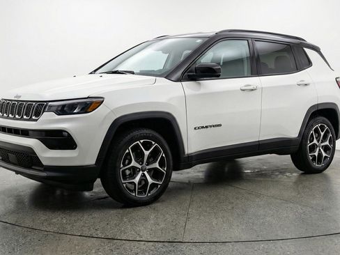 Used 2025 Jeep Compass Limited image 3