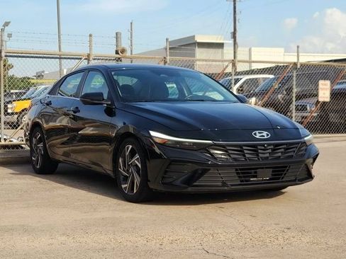 Used 2024 Hyundai Elantra Limited FWD image 3