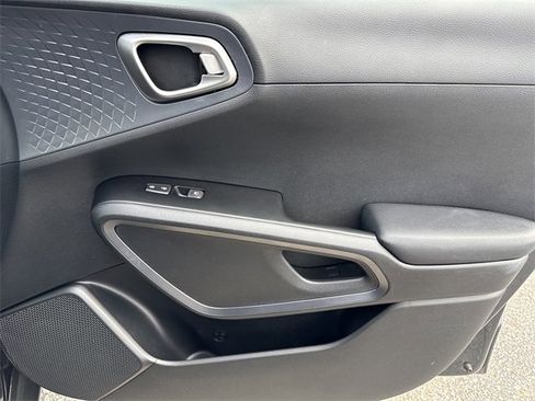 Used 2020 Kia Soul S image 32