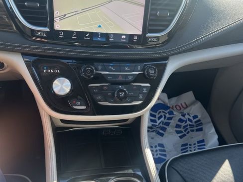 Used 2024 Chrysler Pacifica Limited image 27
