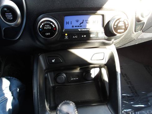 Used 2013 Hyundai Tucson Limited w/ Premium Pkg AWD/4WD image 21