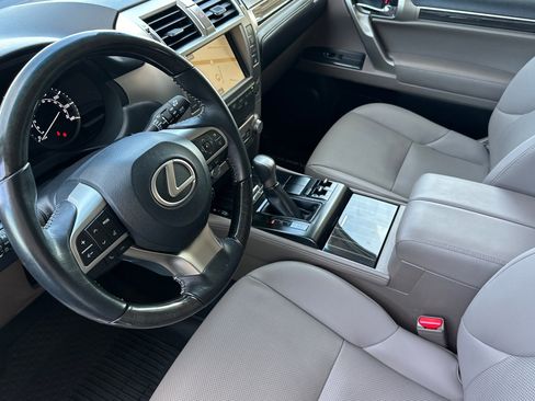 Used 2020 Lexus GX 460 Premium w/ Premium Package image 10