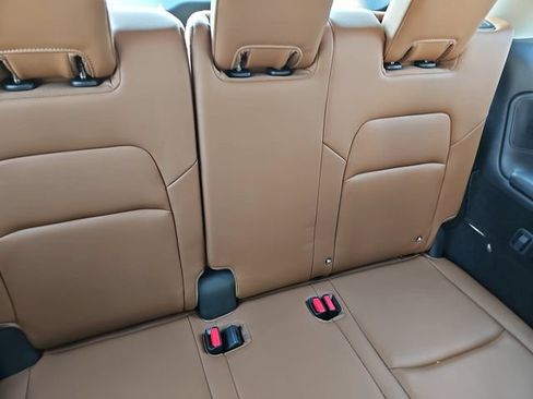 Used 2025 Nissan Pathfinder Platinum FWD image 12