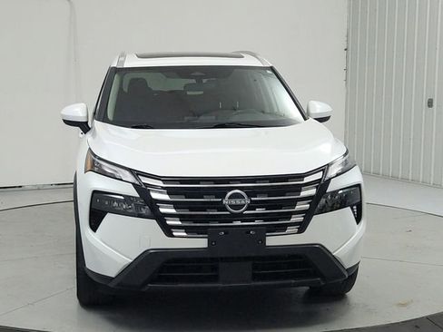 Used 2025 Nissan Rogue SV w/ SV Premium Package FWD image 2