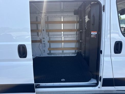 Used 2025 RAM ProMaster 2500 w/ U-Haul Equipment Group FWD image 21