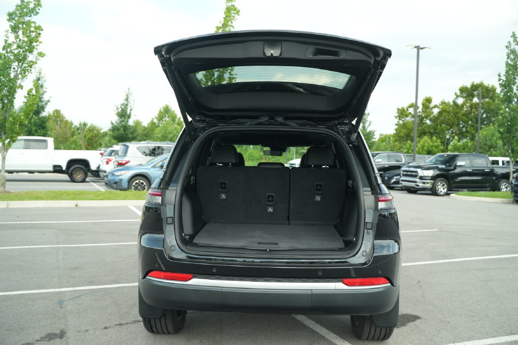 New 2026 Jeep Grand Cherokee Limited w/ MOPAR Finishing Package AWD/4WD image 16