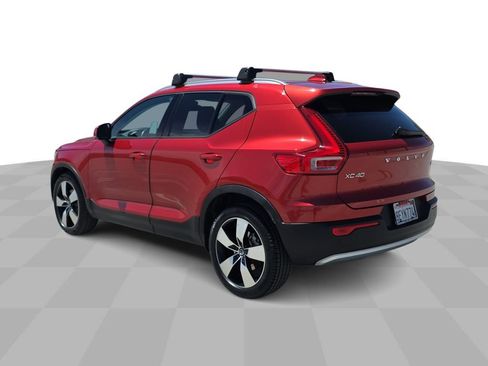 Used 2019 Volvo XC40 T4 Momentum FWD image 6