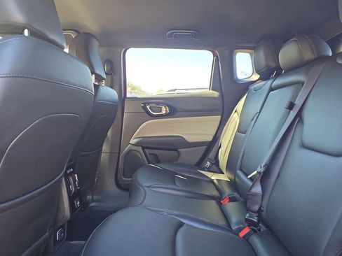 Used 2025 Jeep Compass Limited AWD/4WD image 25