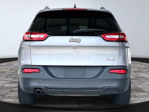 Used 2015 Jeep Cherokee Latitude FWD image 3
