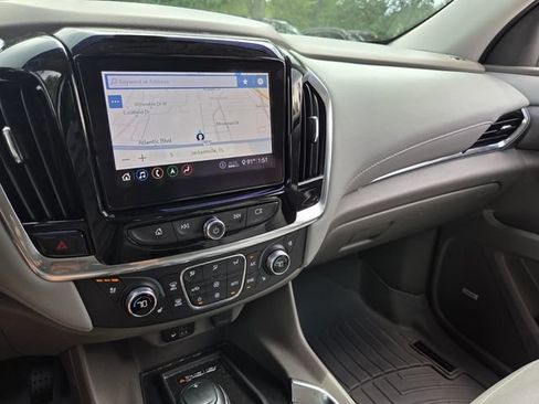 Used 2020 Chevrolet Traverse Premier FWD image 38