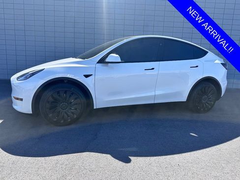 Used 2023 Tesla Model Y Long Range AWD/4WD image 1