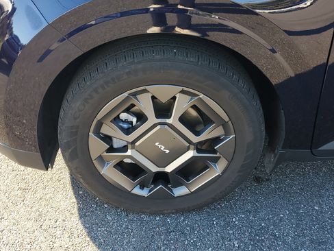 Certified 2025 Kia Carnival EX image 38