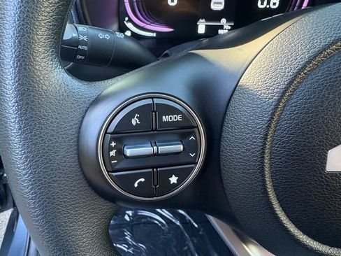 Used 2025 Kia Soul LX w/ LX Technology Package FWD image 24