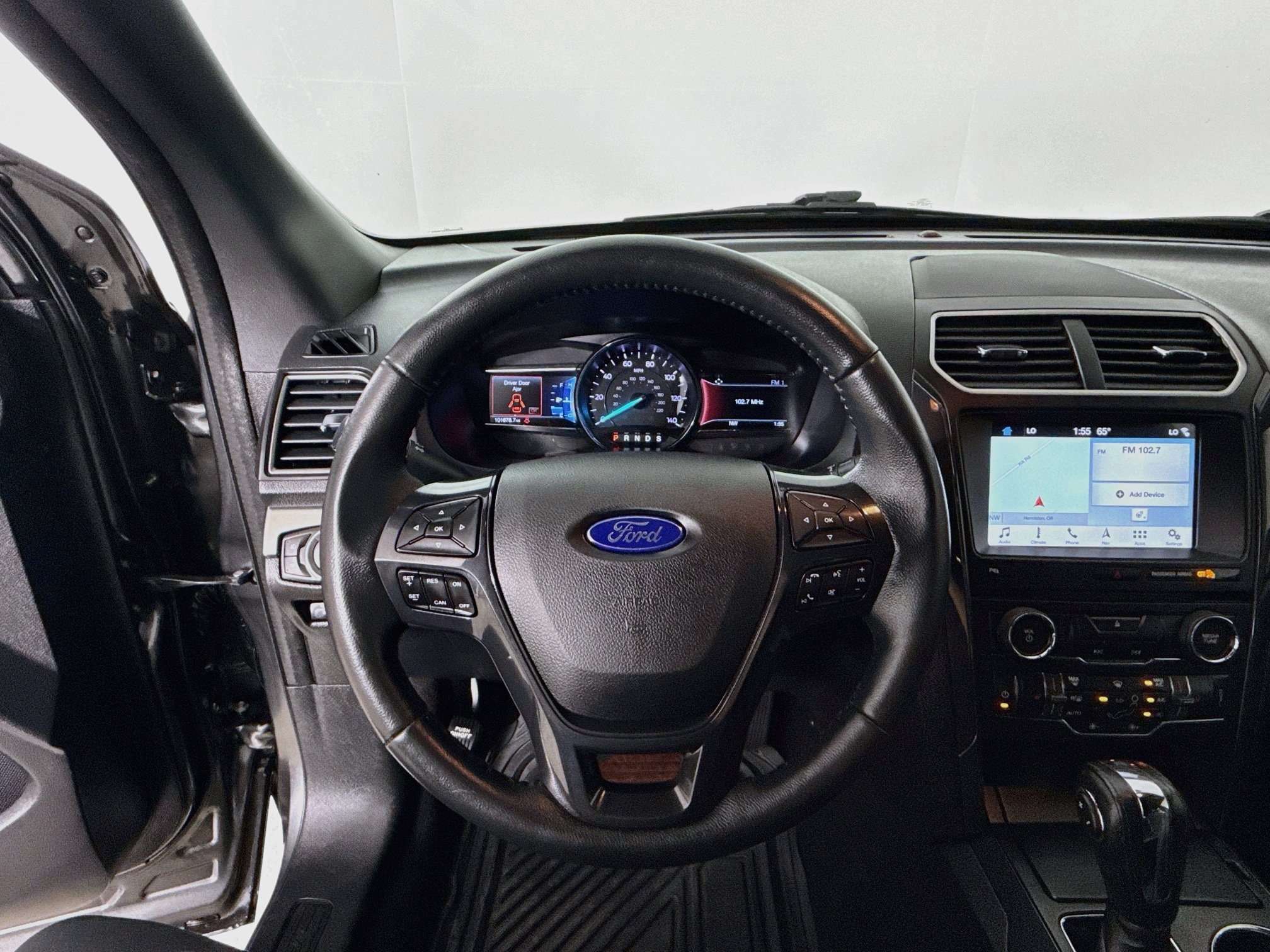 Used 2018 Ford Explorer XLT w/ Equipment Group 202A AWD/4WD image 13
