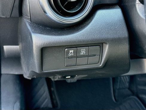 Used 2018 FIAT 124 Spider Classica w/ Technology & Siriusxm Group RWD image 11